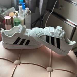Adidas Kids Sneakers in White with Black Stripes